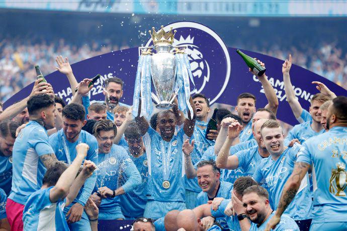 炸翻英超！穆里尼奥弃皇马转投利物浦？3大争议+10亿转会费，红军能逆袭？（英超震荡！穆里尼奥弃皇马投利物浦？三大争议+10亿转会预算，红军能逆袭？）