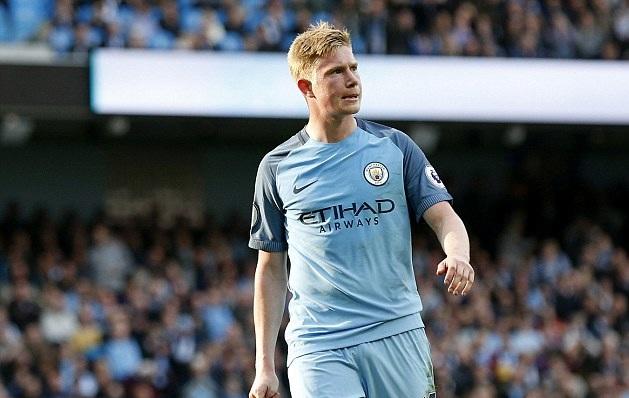 一斯佩齐亚球迷掉进看台和球场之间的沟里，被送进重症监护室