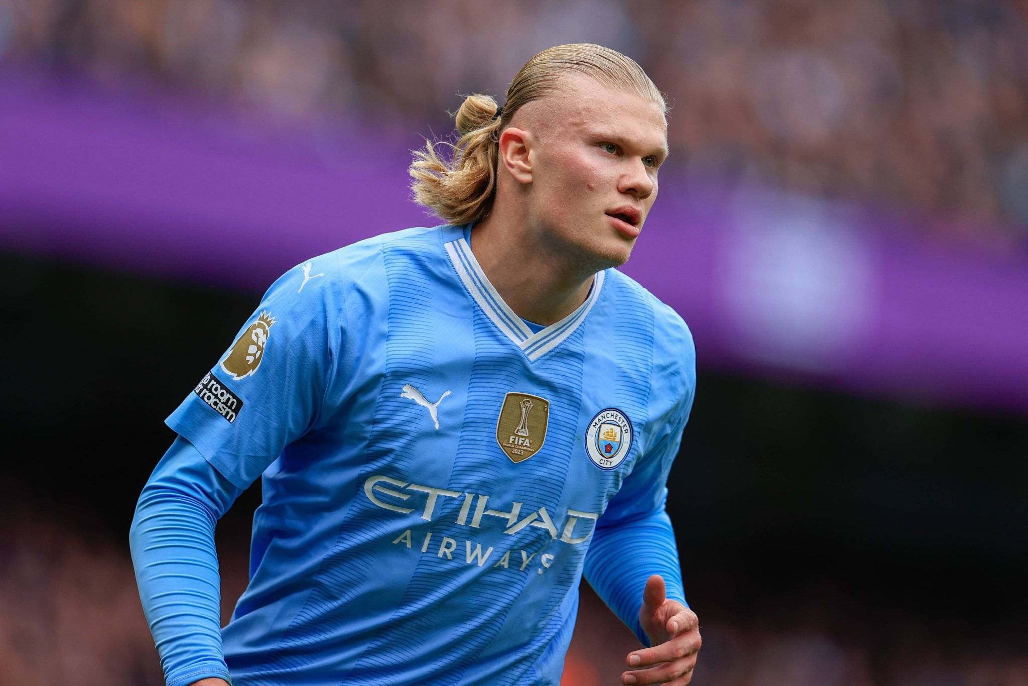 一家人整整齐齐！曼联官方晒25／26赛季合影：男女全队出镜（曼联发布25／26赛季全家福：男女一线队齐齐出镜）