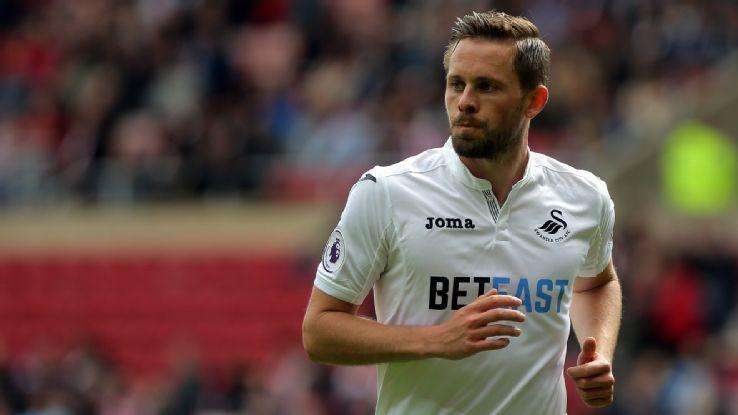 0-1！英意豪门欧冠巅峰对决：7亿战舰连伤两员大将 88分钟惨遭绝杀（0-1！英意豪门欧冠巅峰战：7亿舰队伤退两将，第88分钟吞绝杀）