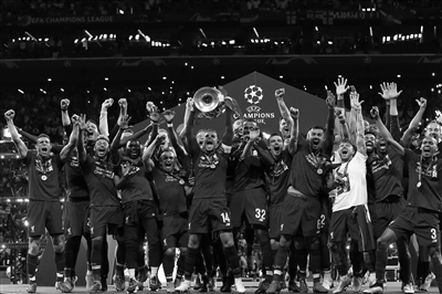 孙兴慜热刺生涯经典瞬间：斩英超金靴&普斯卡什奖、欧联圆梦