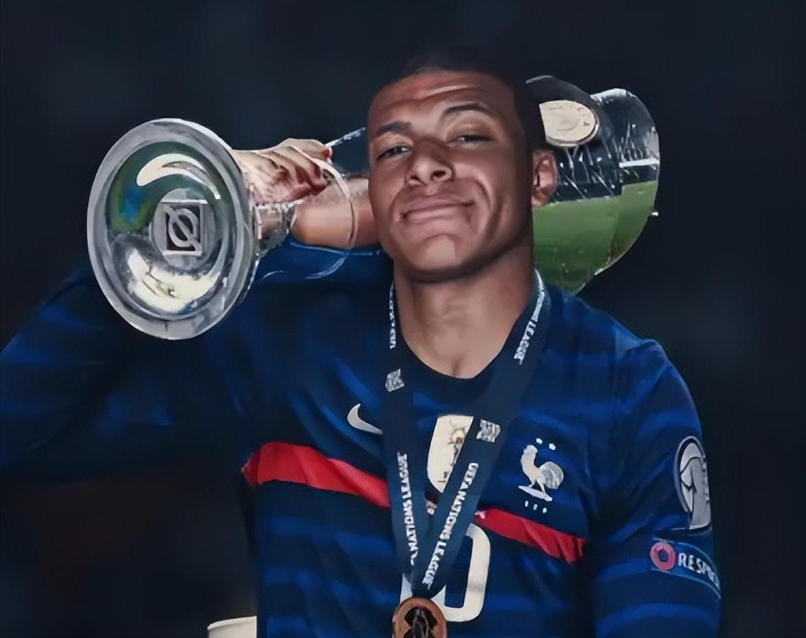 曼联4-1击败狼队，升至英超第六；米兰3-2战胜都灵，登顶积分榜。（曼联4比1擒狼队跻身英超第六，米兰3比2力克都灵领跑积分榜）