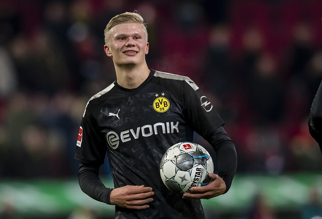 罗马诺：米兰和戴维没接触，球员经纪人否认所有冬窗离队传闻