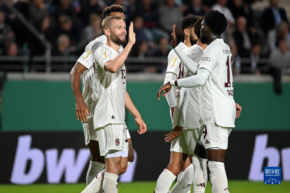 西甲半场：安东尼闪击，费兰戴帽，巴萨暂4-1贝蒂斯