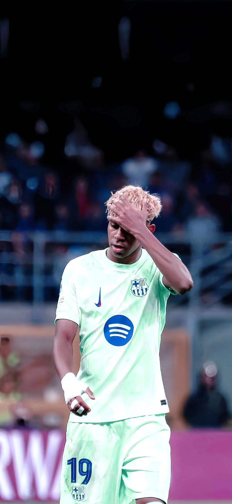 前教练：莱奥小时候的天赋只有C罗能与之相比