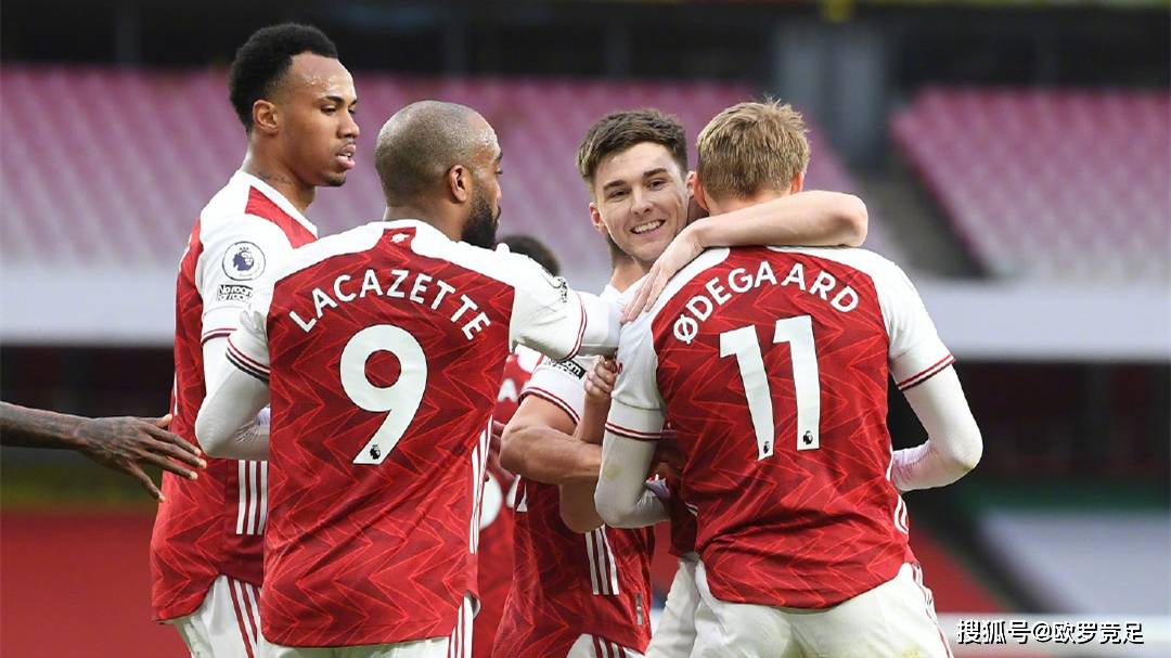 东体：特维斯在申花时训练都由自己决定，波耶特控制不了球队