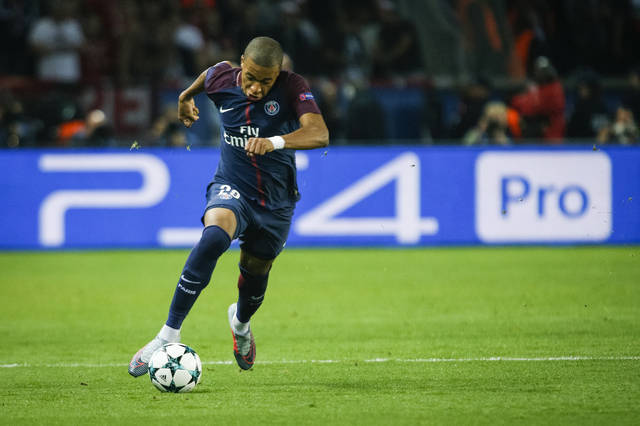 曼联官宣签一门将！阿莫林否认不信任青训，但拒绝保证新帝星能出场