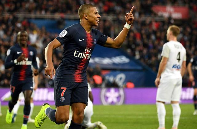 法甲战报：格林伍德双响、奥巴梅杨传射，马赛5-1尼斯登顶（法甲快讯：格林伍德梅开二度，奥巴梅杨传射建功，马赛5-1大胜尼斯升至榜首）