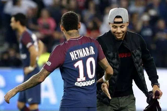 记者：佩林希望加盟热那亚，尤文考虑引进拉齐奥门将曼达斯（记者：佩林倾向转投热那亚，尤文考虑签下拉齐奥门将曼达斯）